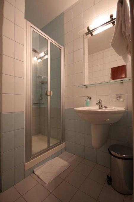 Relax Inn Šoporňa Rom bilde